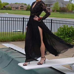 Black Lace Chiffon Long Sleeved Prom Dress